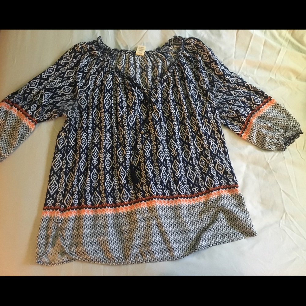 Faded Glory Lightweight Flowy Patterned Blue Top